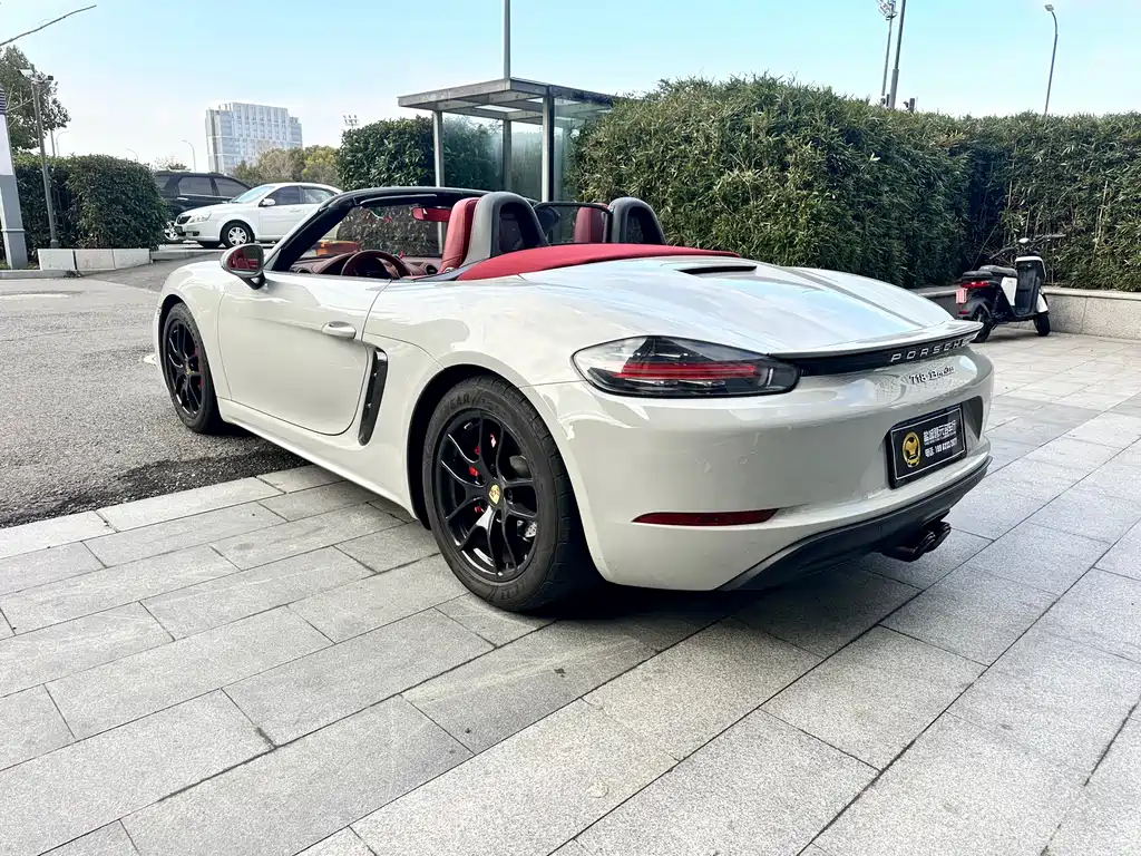 PORSCHE 718