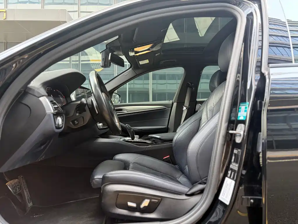 BMW 5 Series (Import) — миниатюра 4