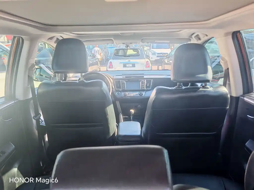 Toyota RAV4 — миниатюра 16