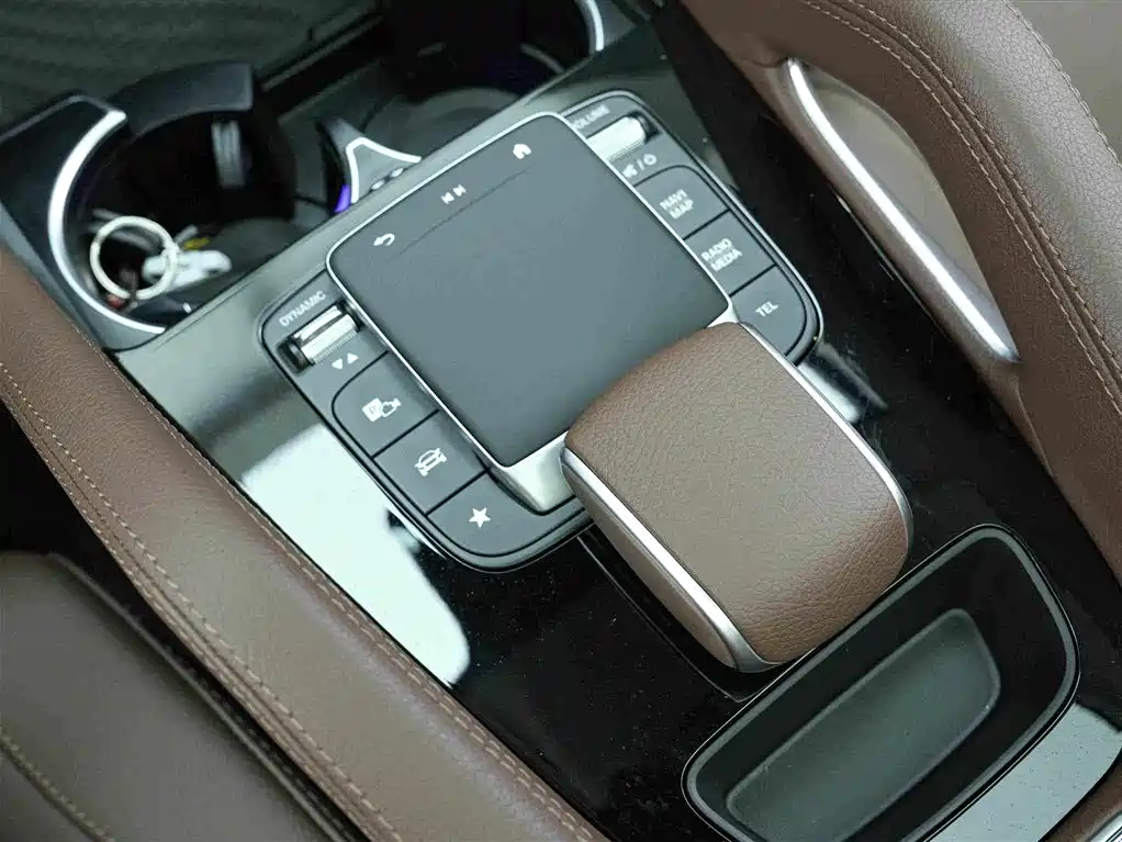 Mercedes-Benz GLE (Import) — миниатюра 10