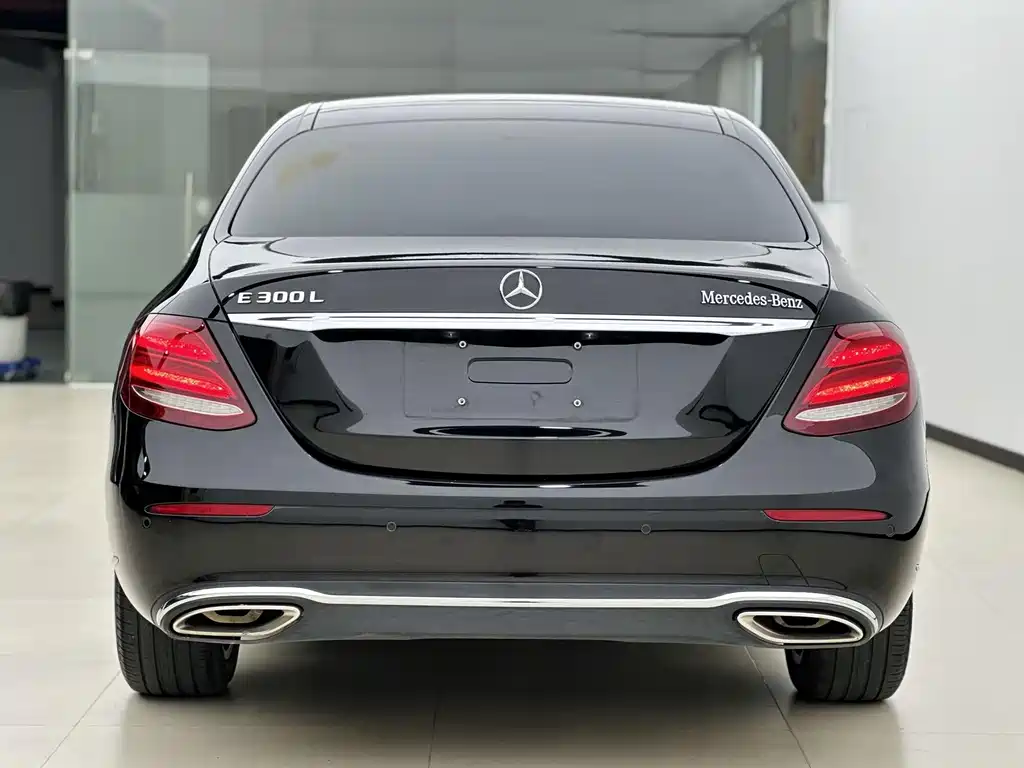 Mercedes-Benz E-Class — миниатюра 5