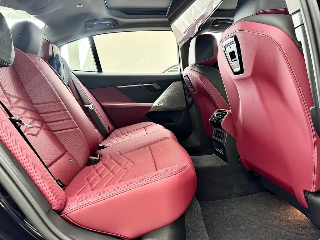BMW i5 — миниатюра 10