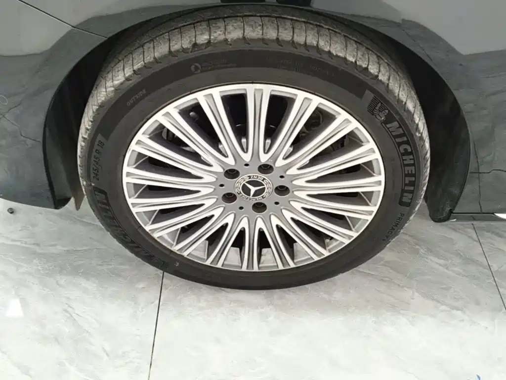 Mercedes-Benz E-Class — миниатюра 23
