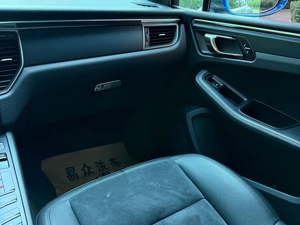 Porsche Macan — миниатюра 9