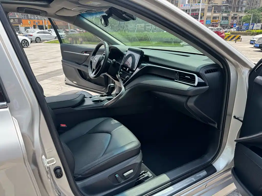 Toyota Camry — миниатюра 13