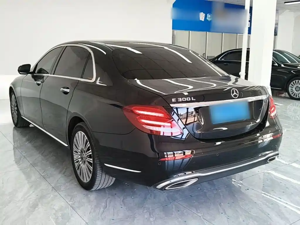 Mercedes-Benz E-Class — миниатюра 5