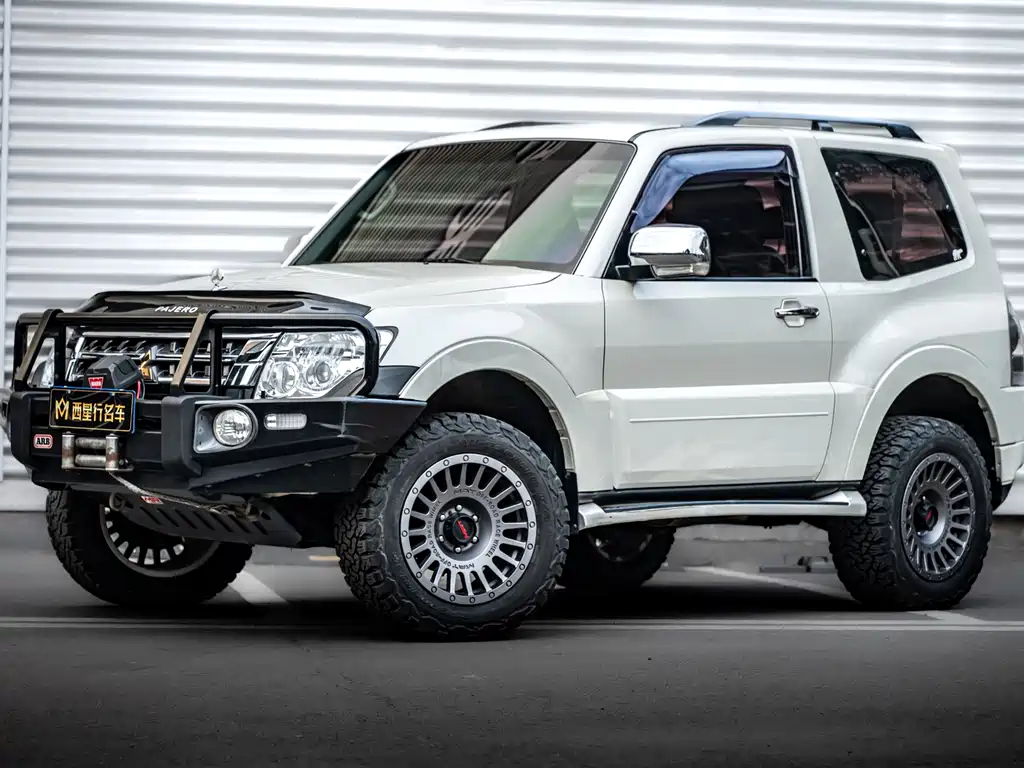 Mitsubishi Pajero (Import) 2019
