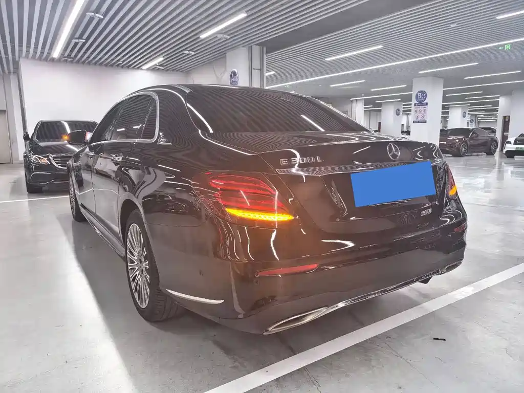 Mercedes-Benz E-Class — миниатюра 14