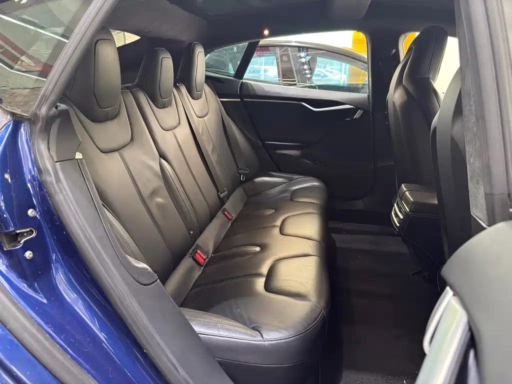 Tesla Model S — миниатюра 10