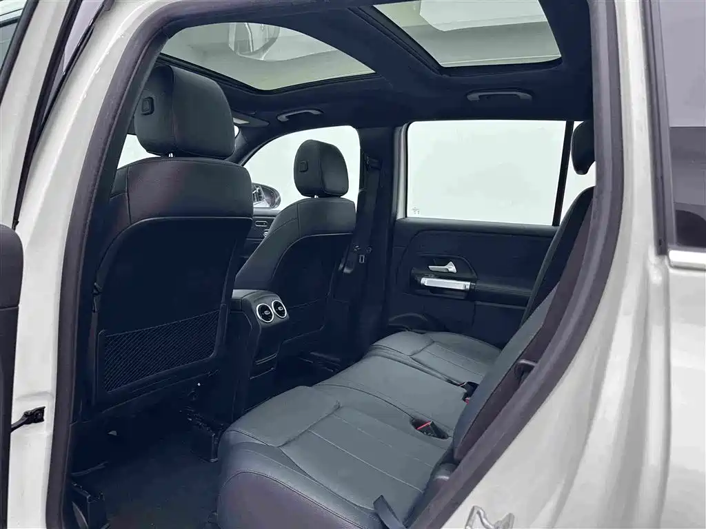 Mercedes-Benz GLB — миниатюра 21