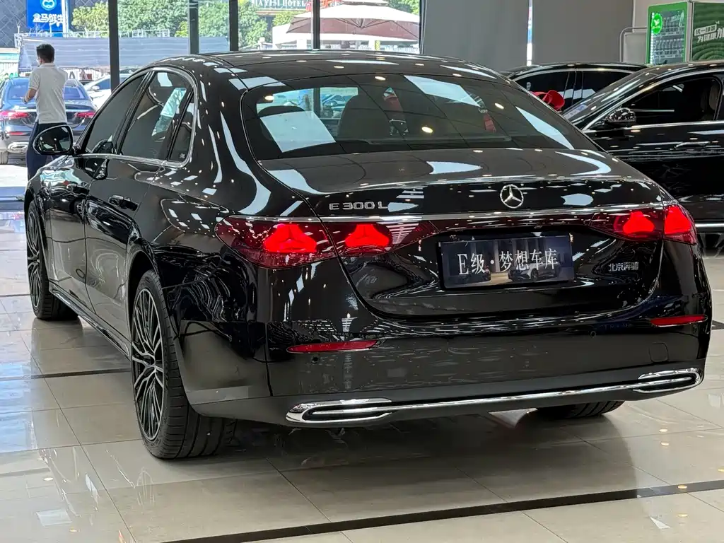 Mercedes-Benz E-Class — миниатюра 23