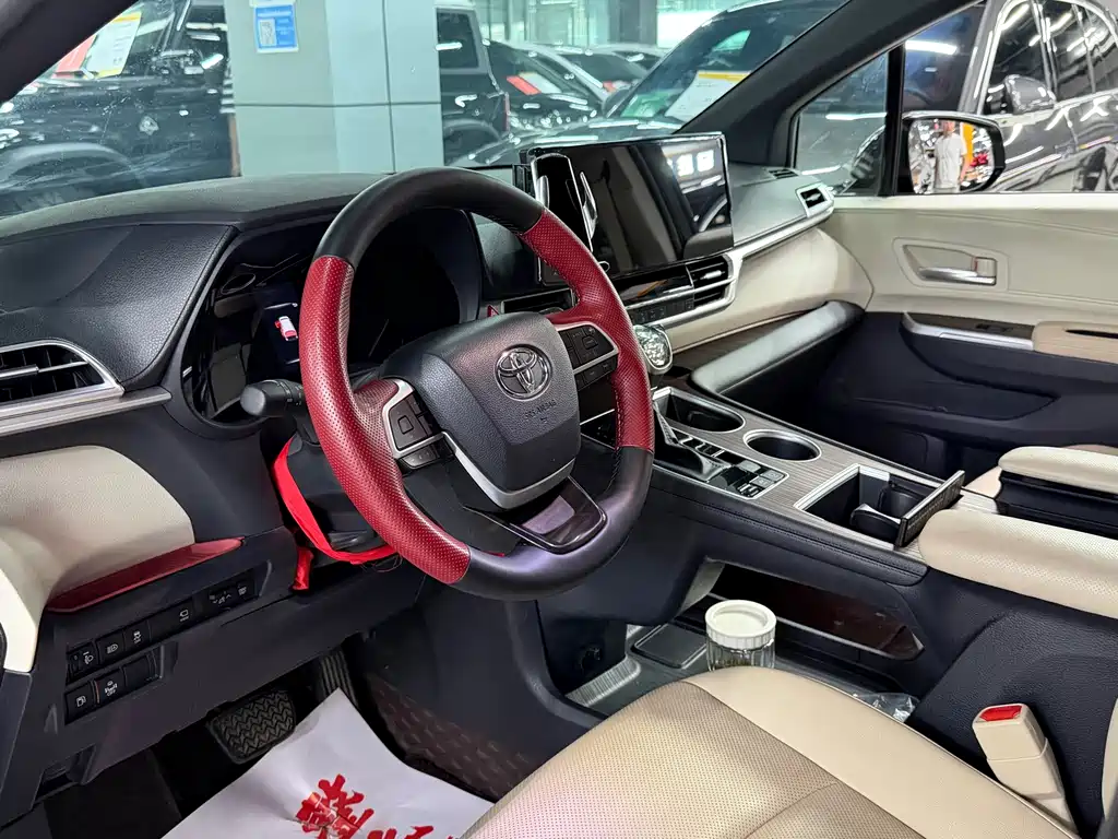 Toyota Granvia 2.5L Hybrid Premium PLUS Edition, фото 10