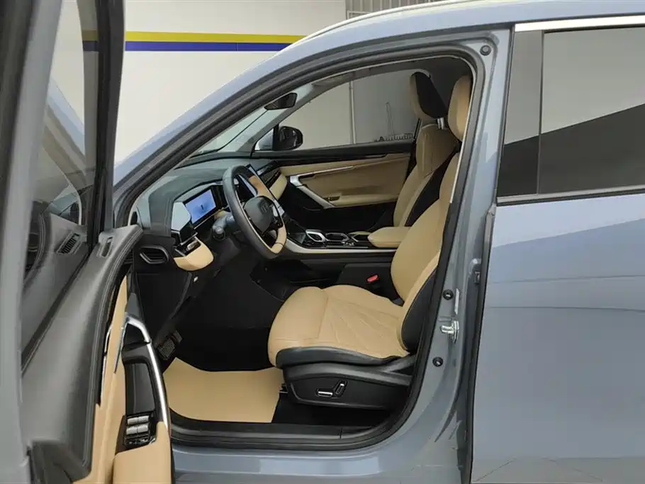 Geely Boyue L L 2023 1.5TD DCT Luxury