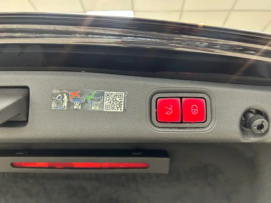 Mercedes-Benz E-Class — миниатюра 13