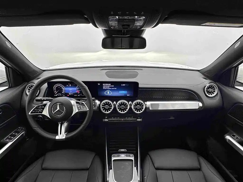 Mercedes-Benz GLB — миниатюра 18