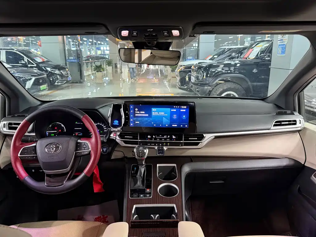 Toyota Granvia 2.5L Hybrid Premium PLUS Edition, фото 12