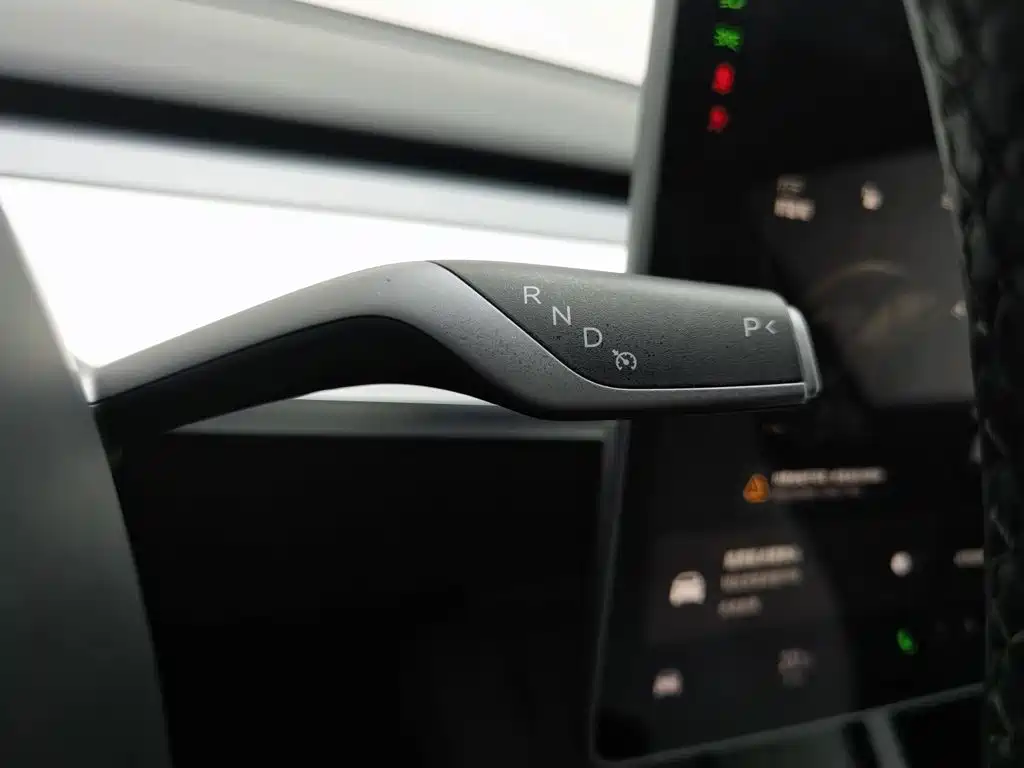 Tesla Model 3 — миниатюра 13