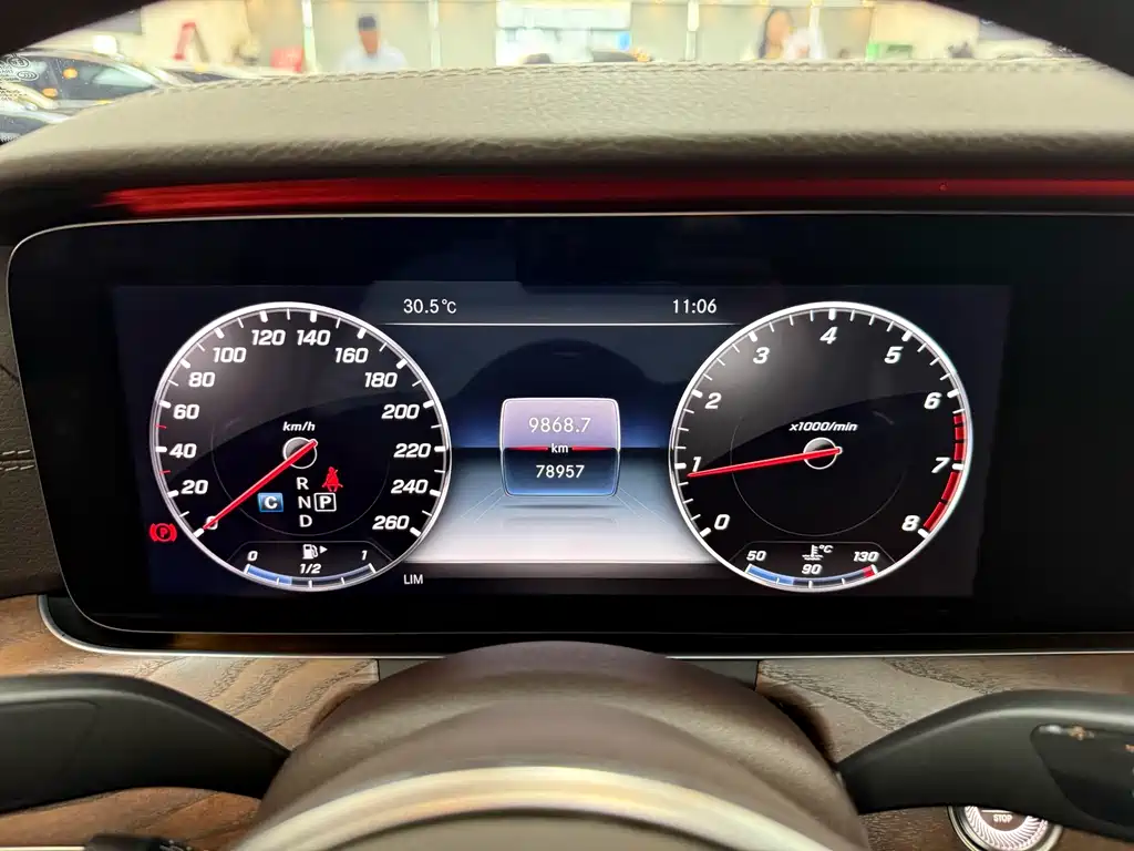 Mercedes-Benz E-Class — миниатюра 4