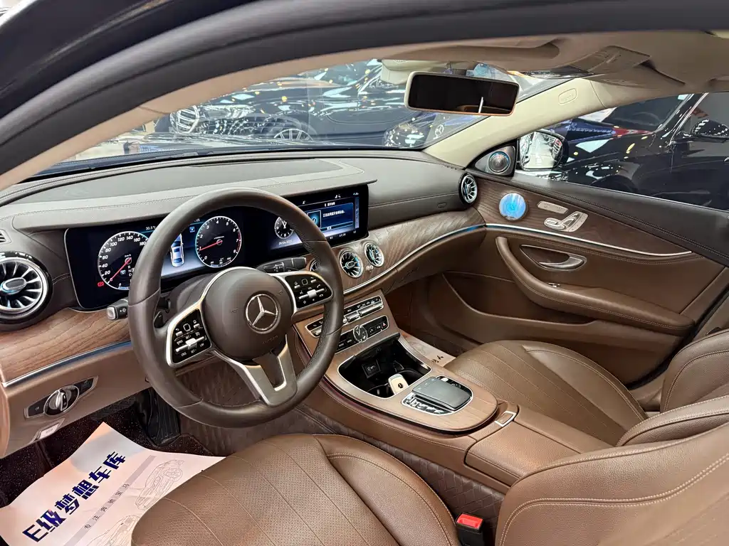 Mercedes-Benz E-Class — миниатюра 6