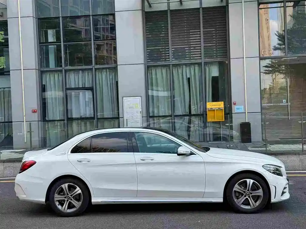 Mercedes-Benz C-Class — миниатюра 4