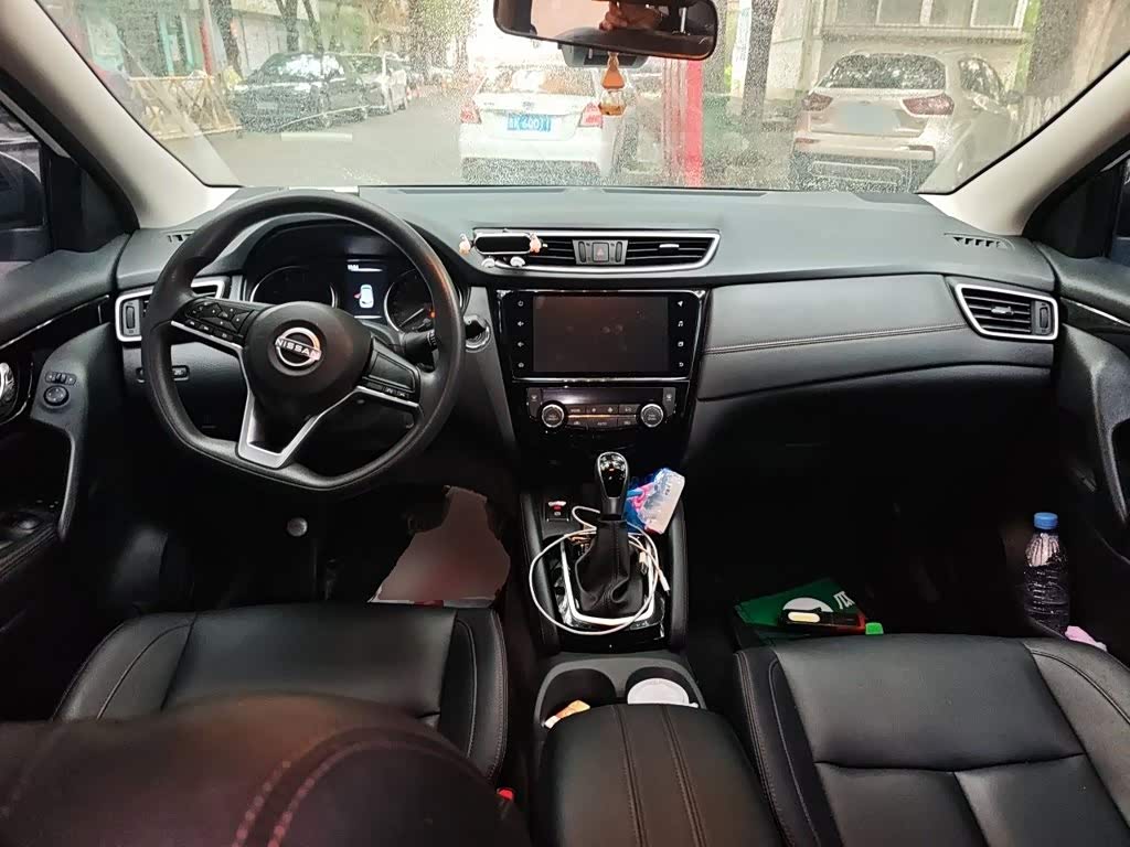 Nissan Qashqai 2.0 л 2023 г. Белый, пробег 22599 км