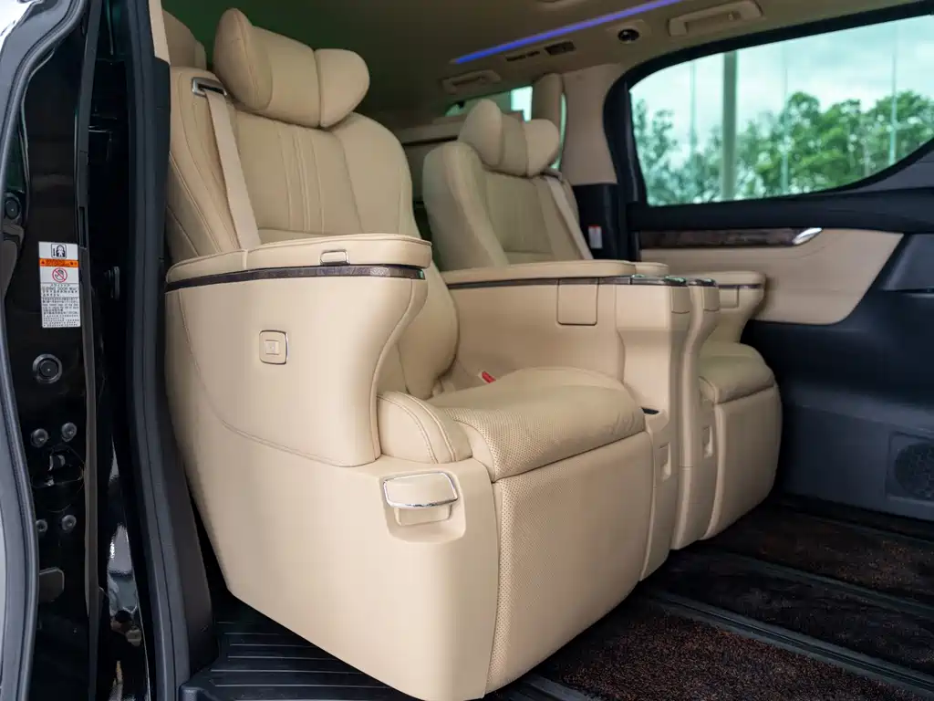 Toyota Vellfire — миниатюра 10