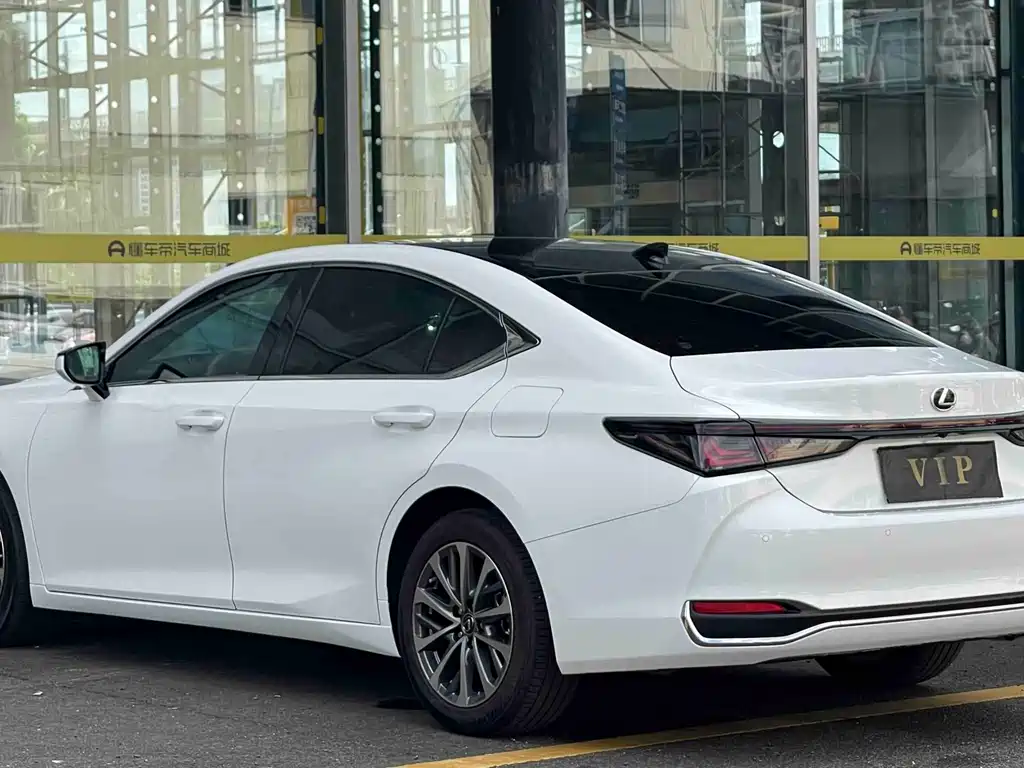 Lexus ES — миниатюра 9
