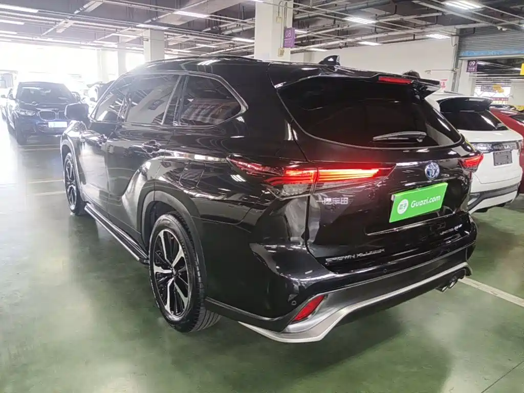 Toyota Crown Kluger — миниатюра 5