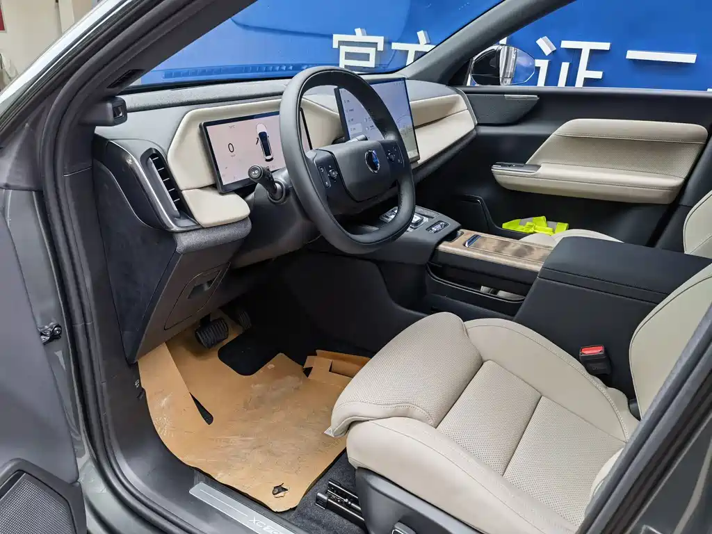 Volvo гибрид Volvo XC70 plug-in — миниатюра 7