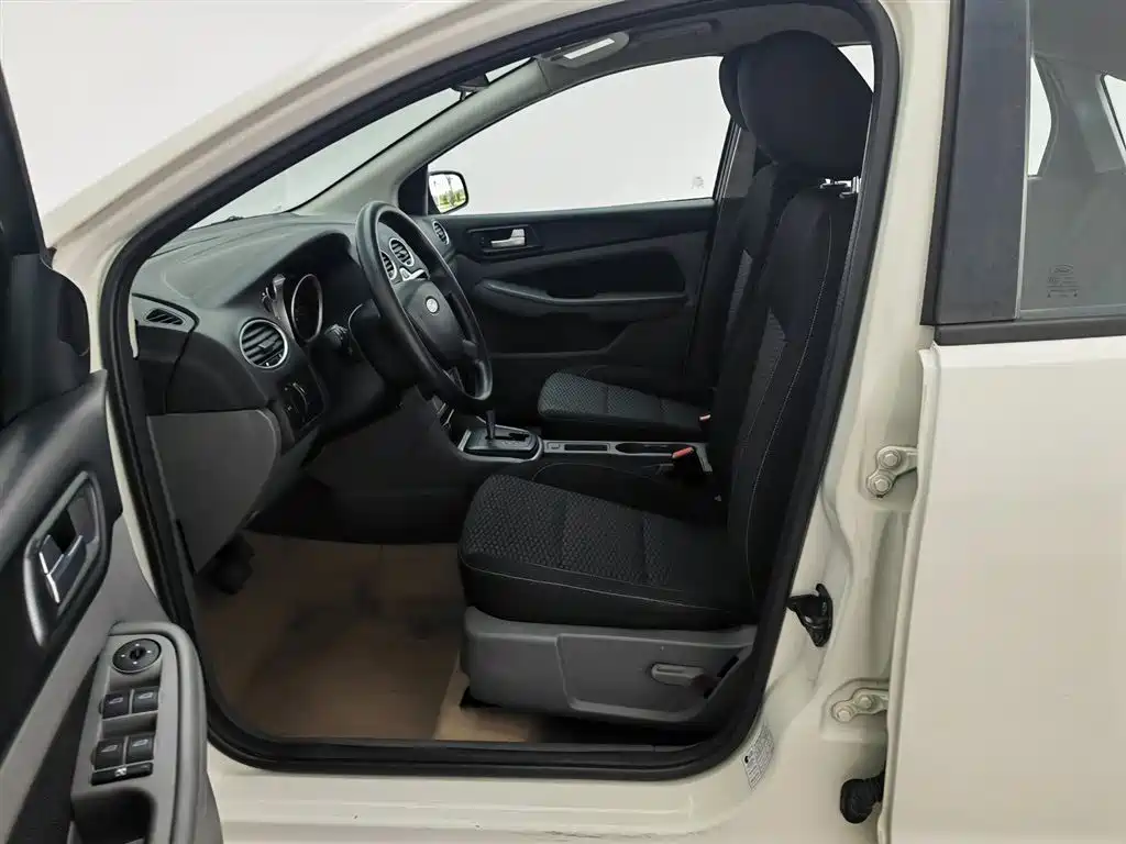 Ford Focus 2013 1.8L AT