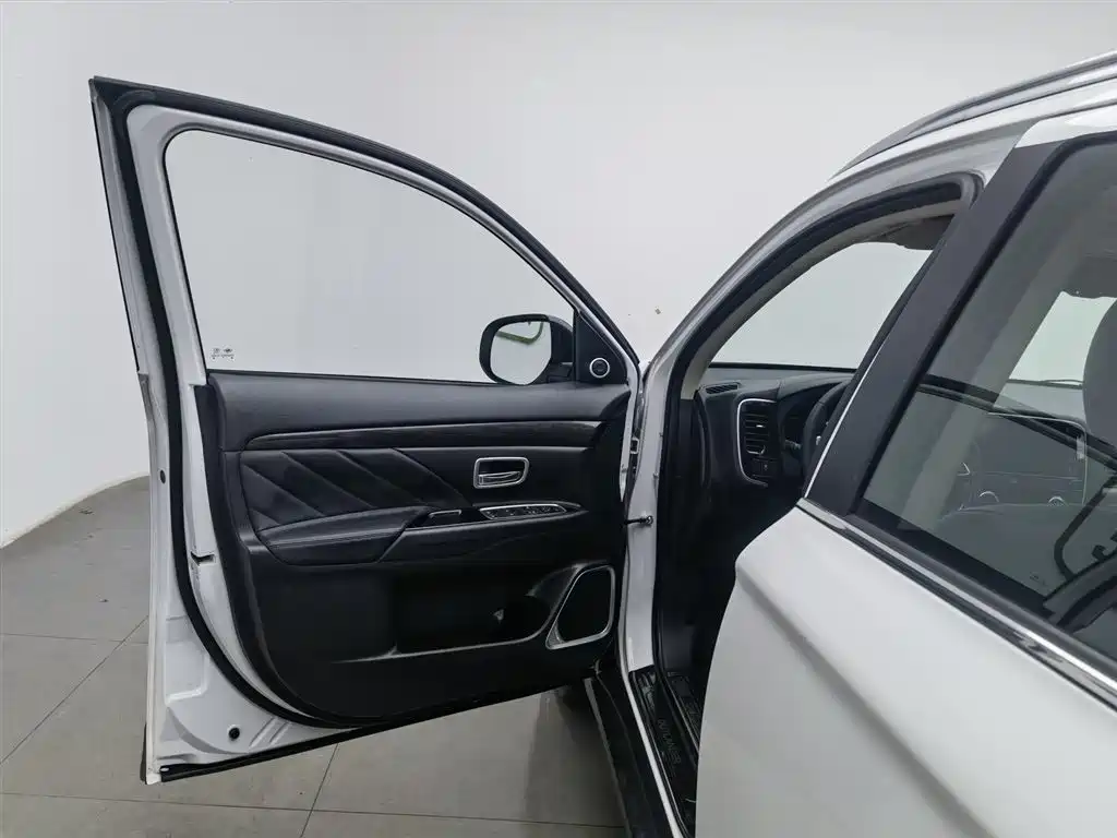 Mitsubishi Outlander 2019 2.4L 5 мест VI