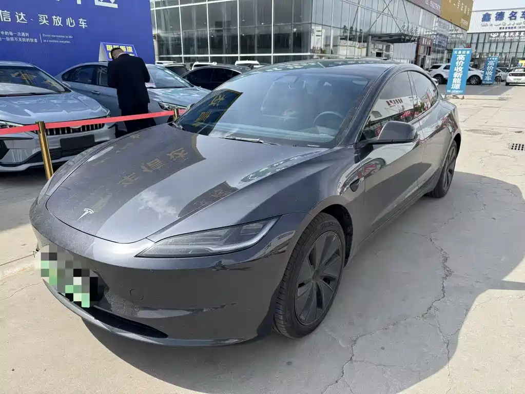 Tesla Model 3 2025