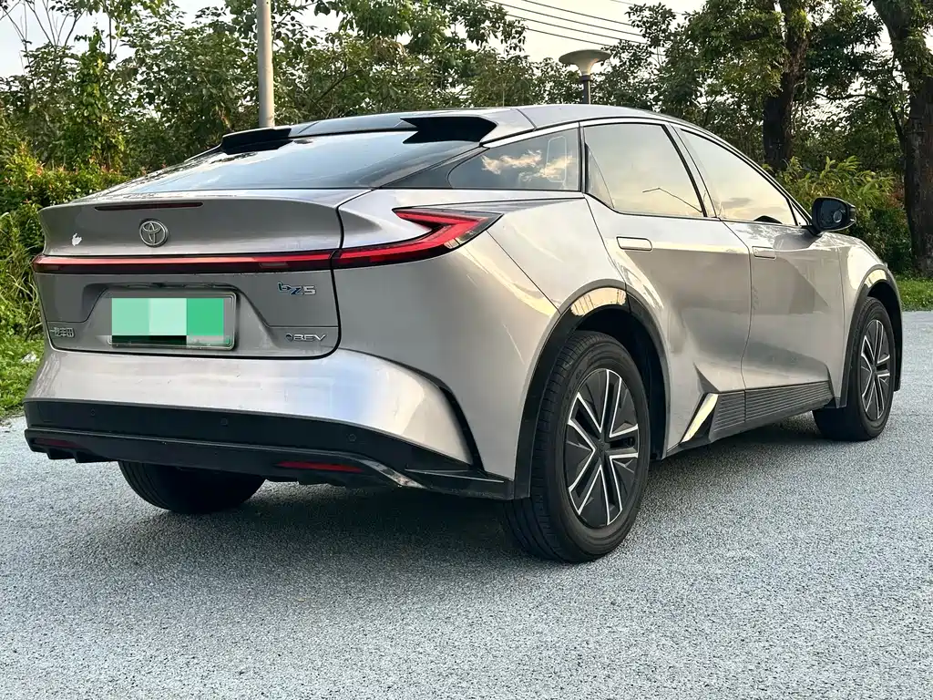 Toyota bZ5 — миниатюра 4