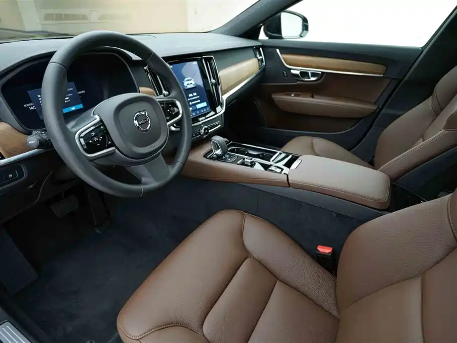 Volvo S90 2025 Luxury