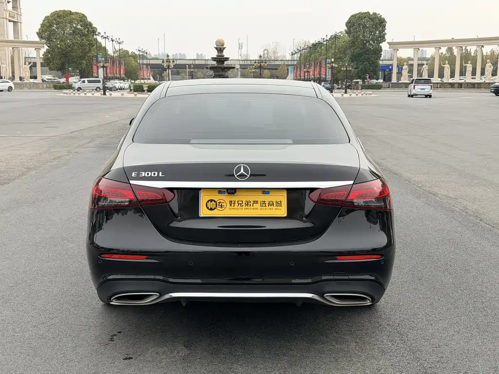 MERCEDES-BENZ E CLASS