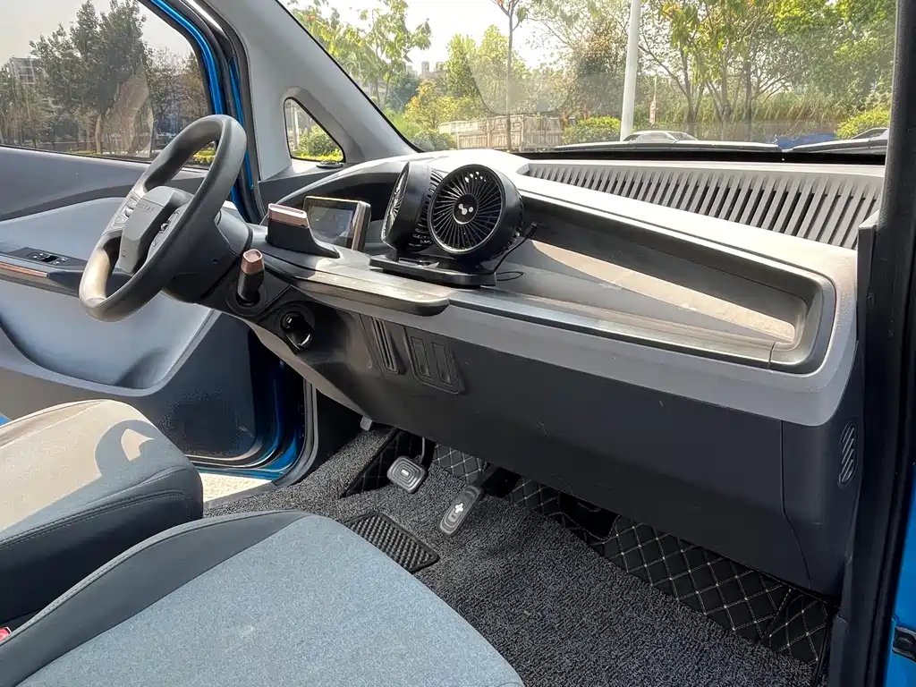 Baojun E200 - фото 12