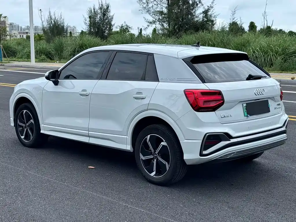 Audi Q2L e-tron — миниатюра 6