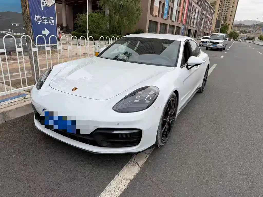 Porsche Panamera 2023