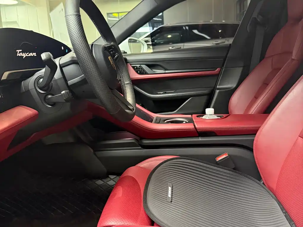 Porsche Taycan — миниатюра 12