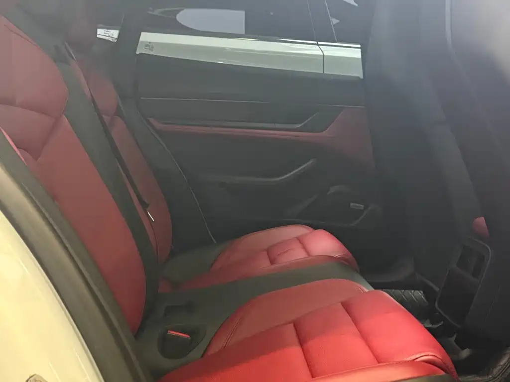 Porsche Taycan — миниатюра 8