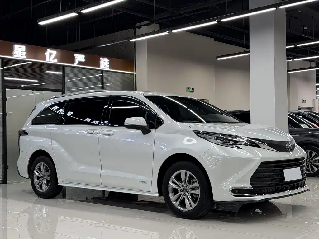 TOYOTA SIENNA