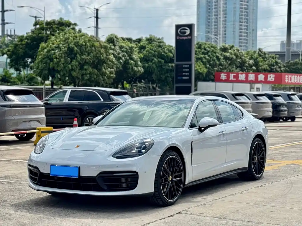 PORSCHE PANAMERA