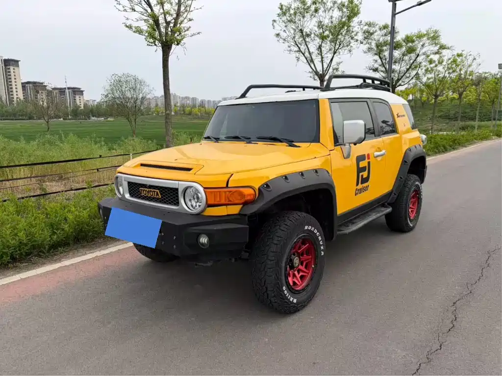Купить Toyota FJ Cruiser
