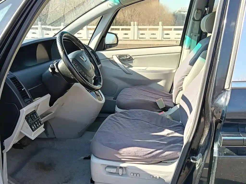Luxgen Big 7 MPV — миниатюра 10