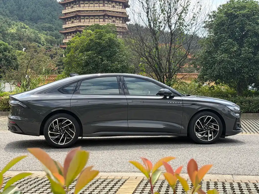 Lincoln Z — миниатюра 5