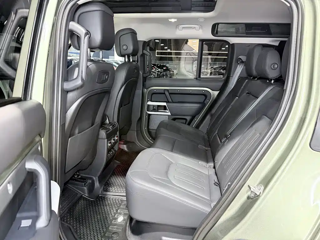 Land Rover Defender — миниатюра 9