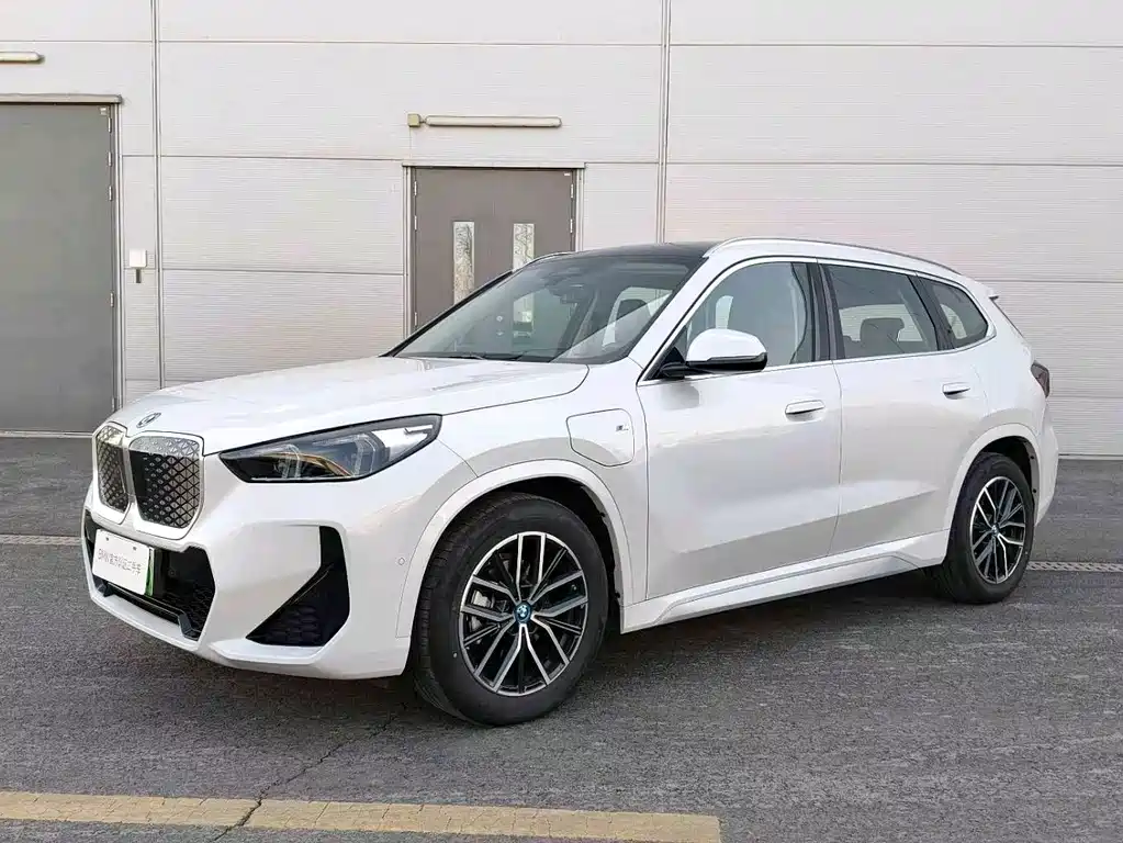 BMW iX1 2025