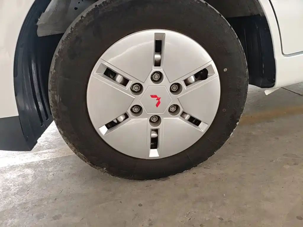 Wuling Yangguang — миниатюра 23