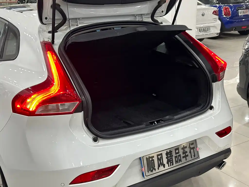Volvo V40 — миниатюра 22