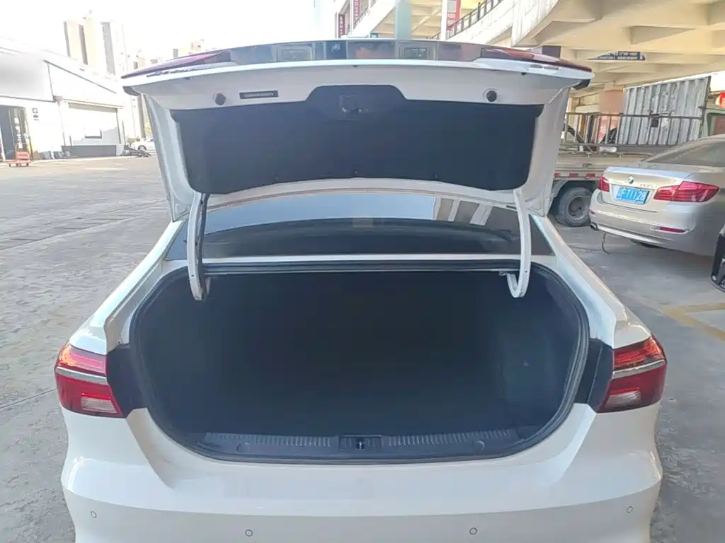 Roewe Roewe i6 Classic — миниатюра 19